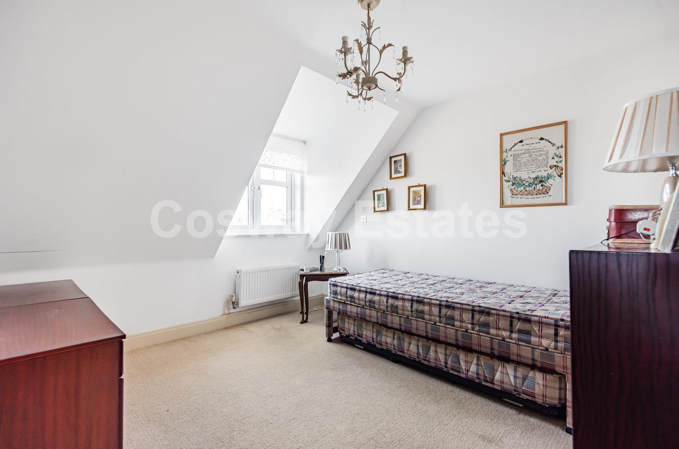 Heathside Court, High Road, Bushey Heath
